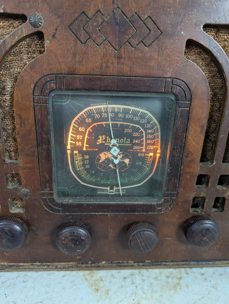 Vintage Radios (Tube, Transistor & Clock Radios)