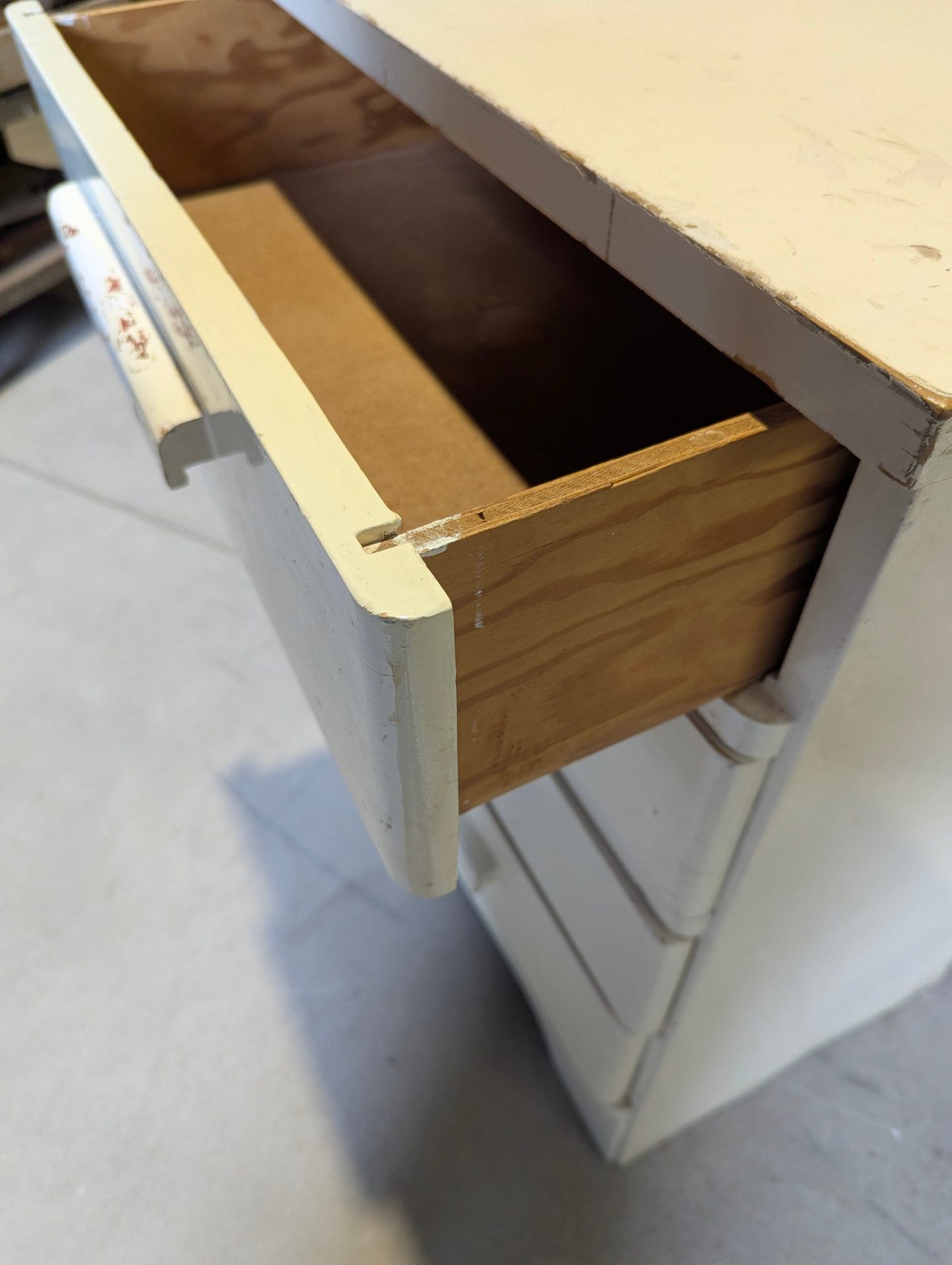White 4 Drawer Dresser