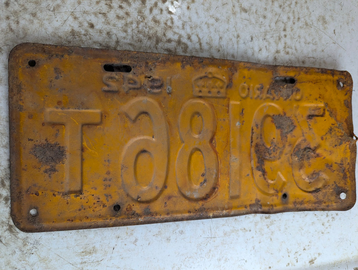 1942 Wartime Ontario Commercial Cehicle License Plate '39186T'
