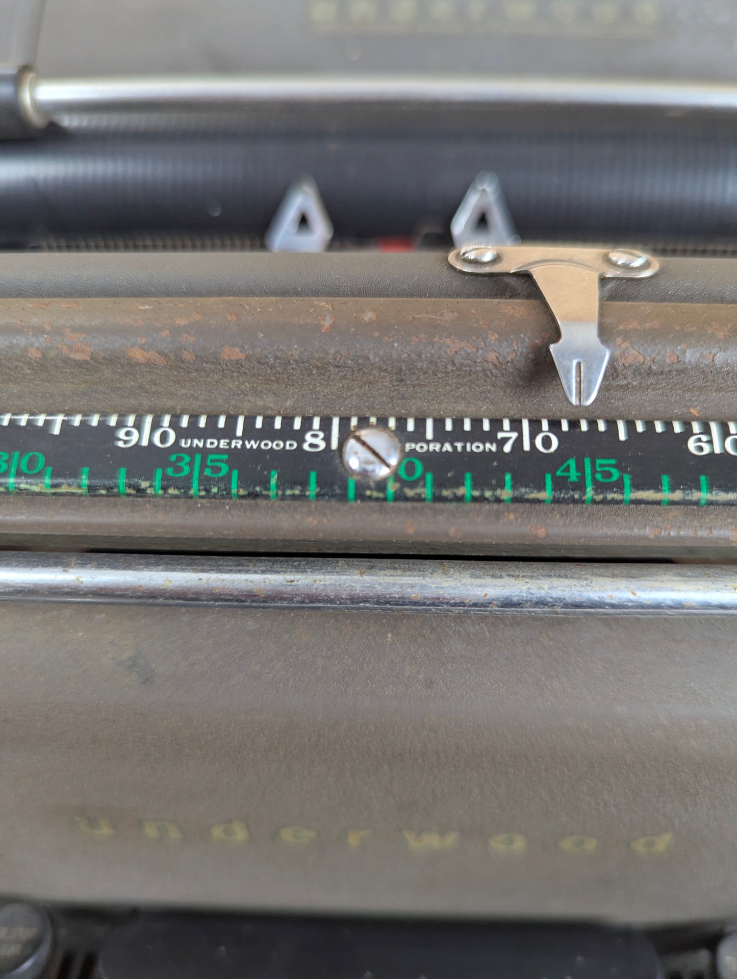 1952 Standard Underwood Typewriter Serial #5-7202883 - view 9