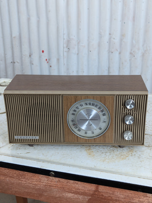 Granada AM FM Radio Model KFA-709