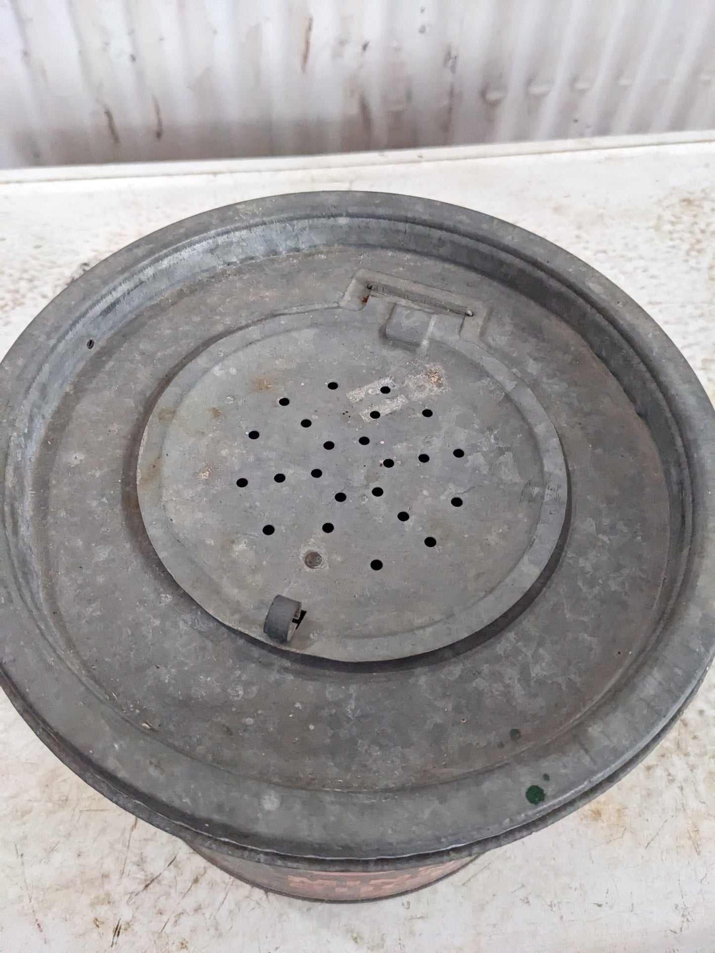 Old Pal 8 Qt. Galvanized Floating Minnow Bucket