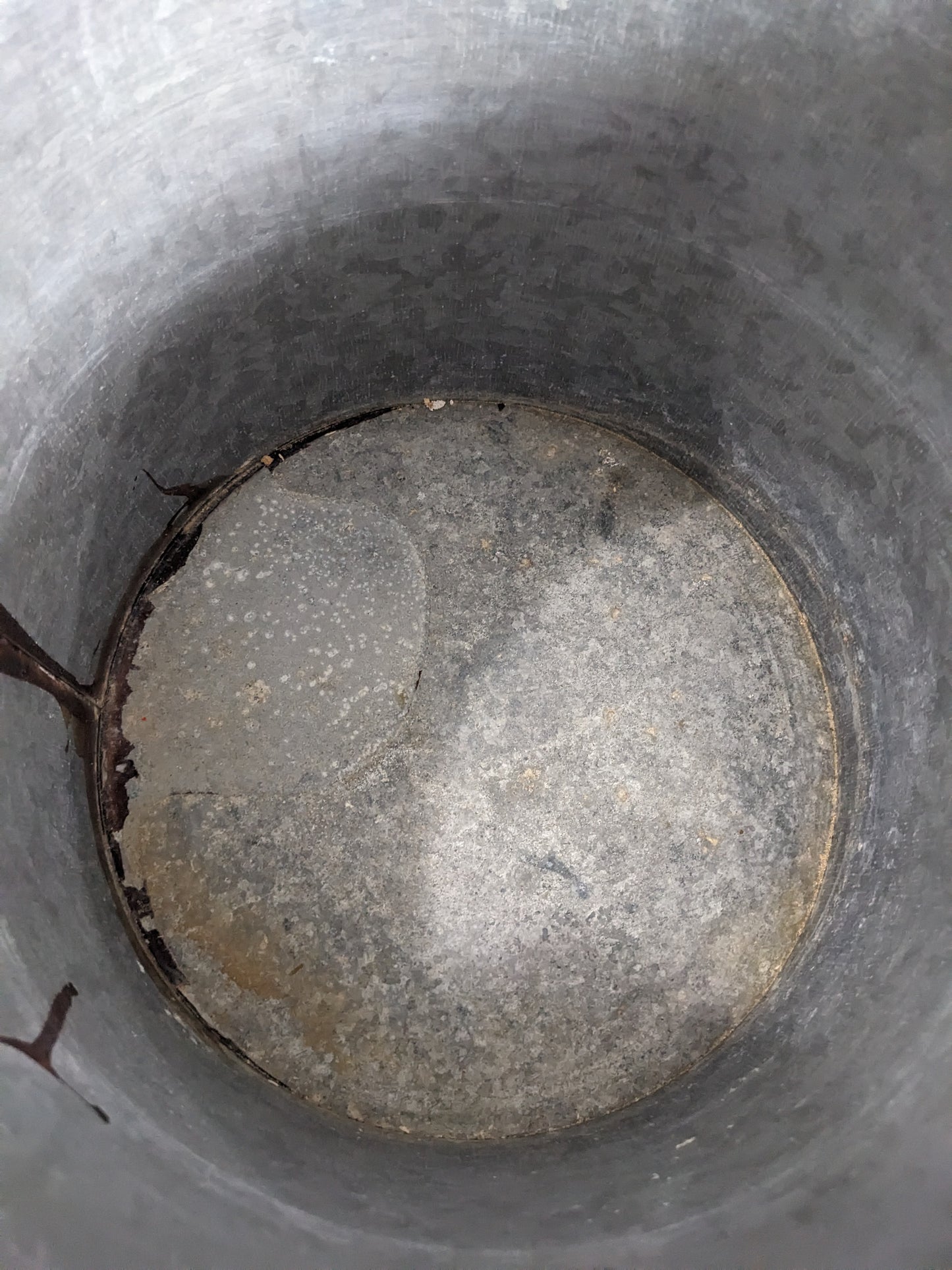 Old Pal 8 Qt. Galvanized Floating Minnow Bucket