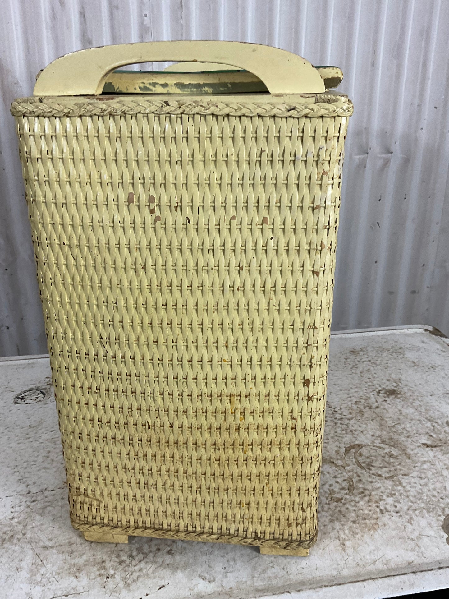Retro Clothes Hamper