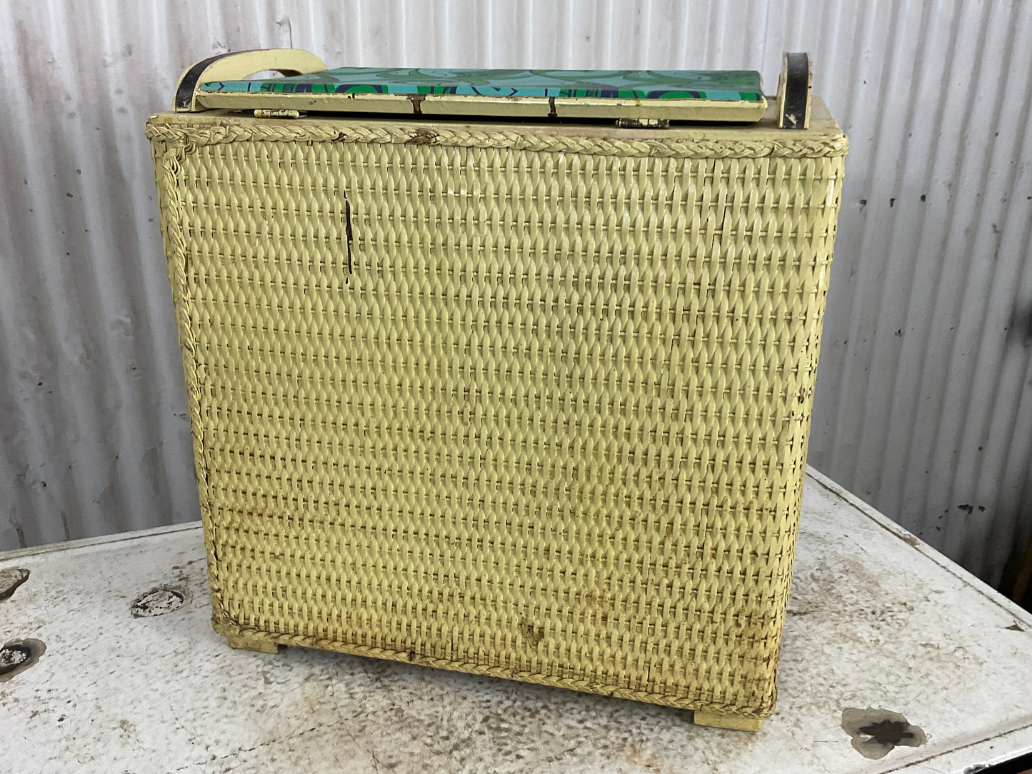 Retro Clothes Hamper
