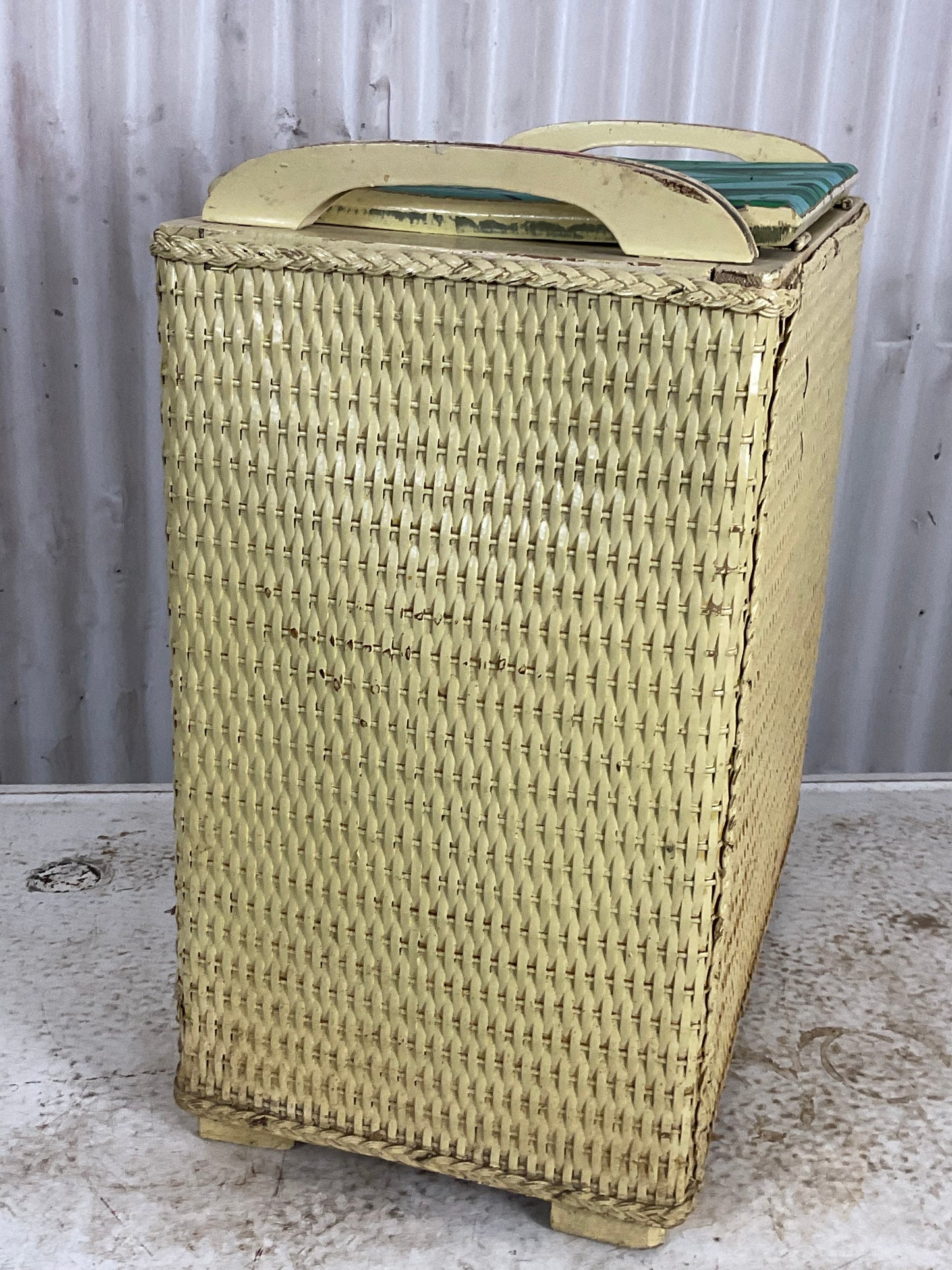 Retro Clothes Hamper