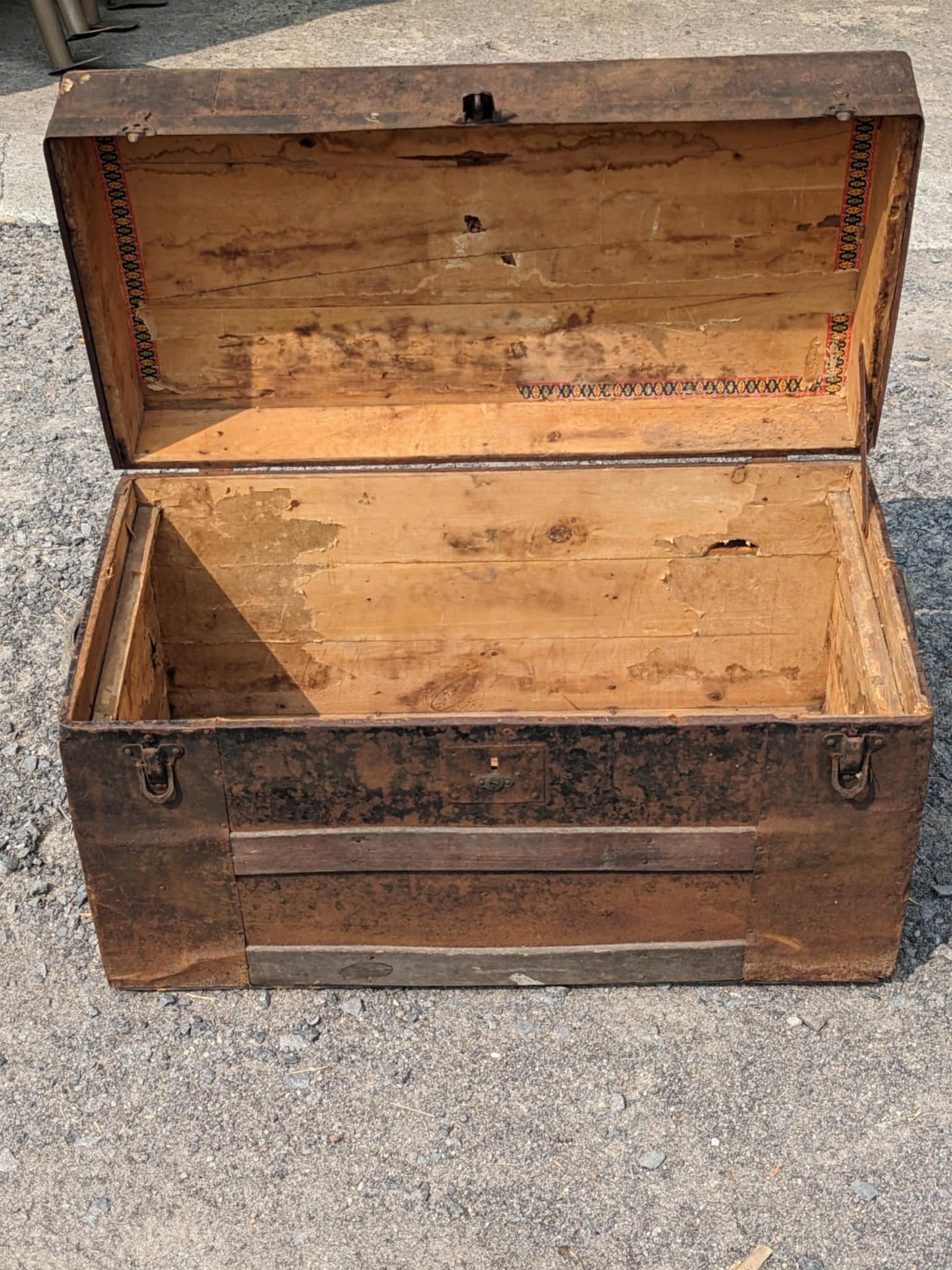 Rustic Trunk