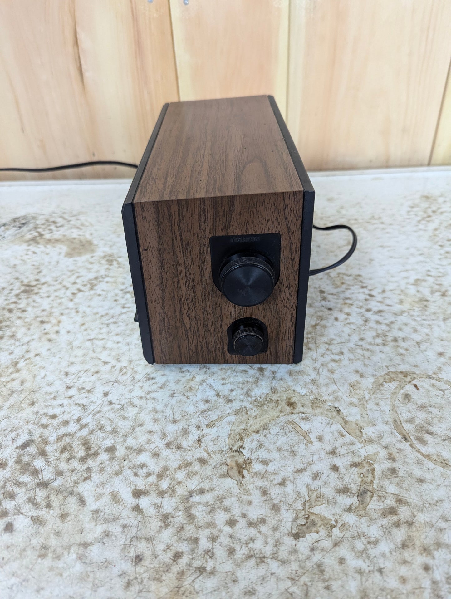Retro General Electric AM/FM Radio Model 7-4115B