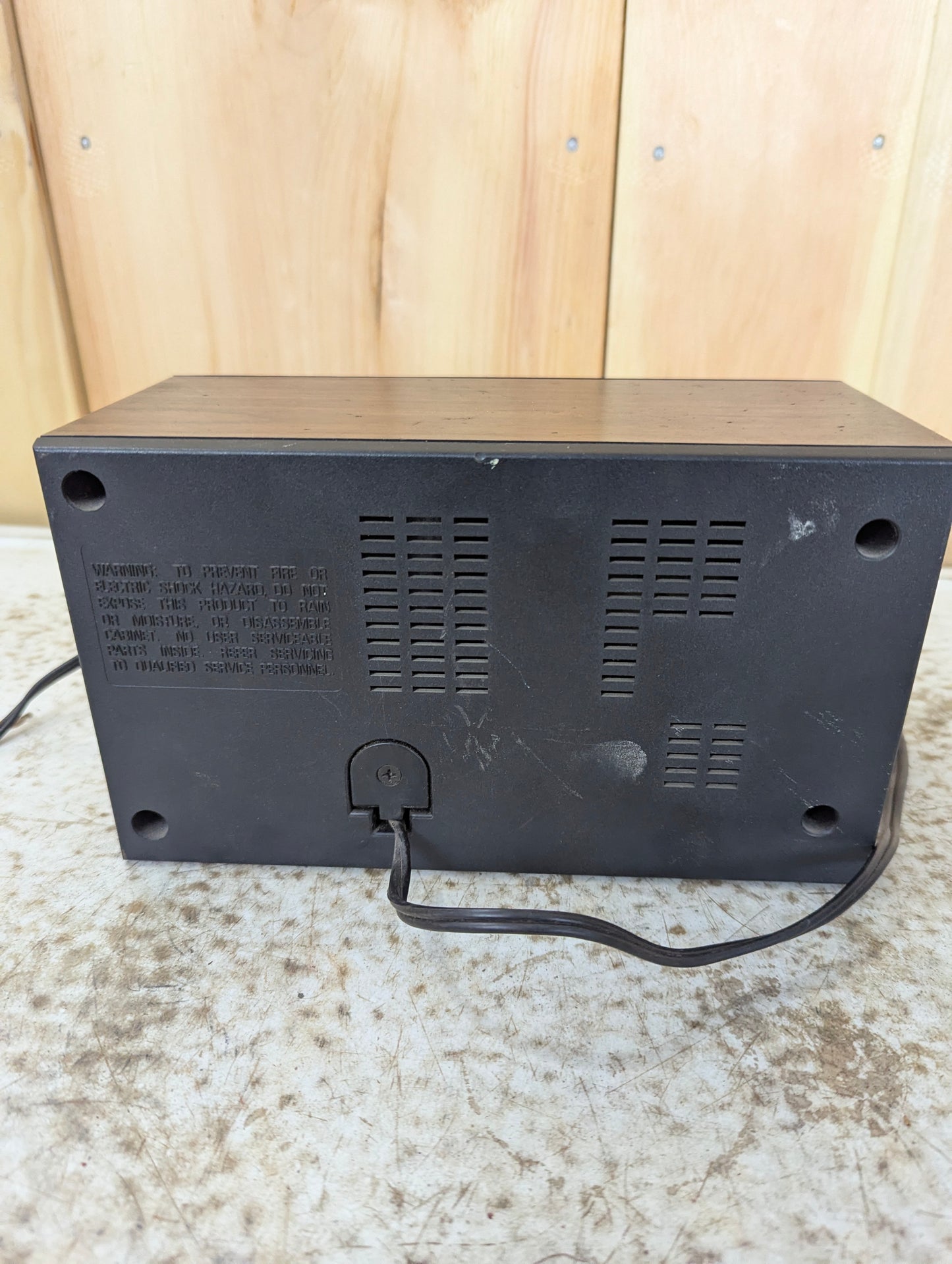 Retro General Electric AM/FM Radio Model 7-4115B