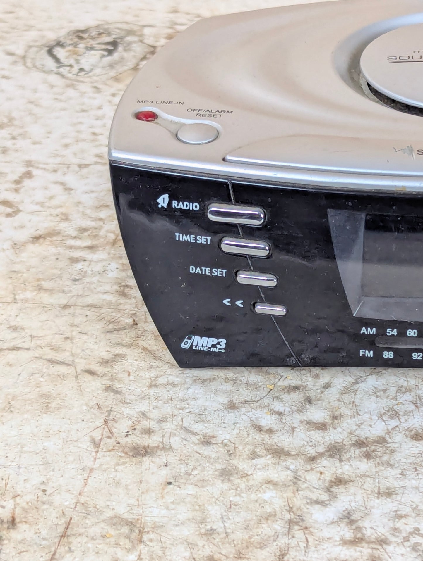 Timex T435B Alarm Clock Radio with Line In