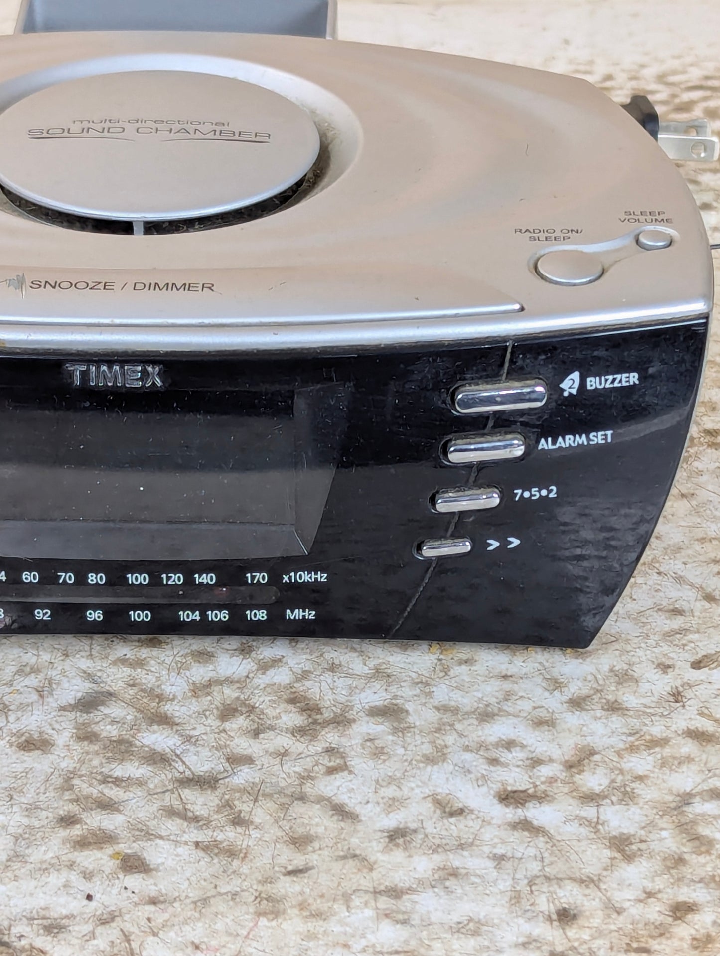 Timex T435B Alarm Clock Radio with Line In