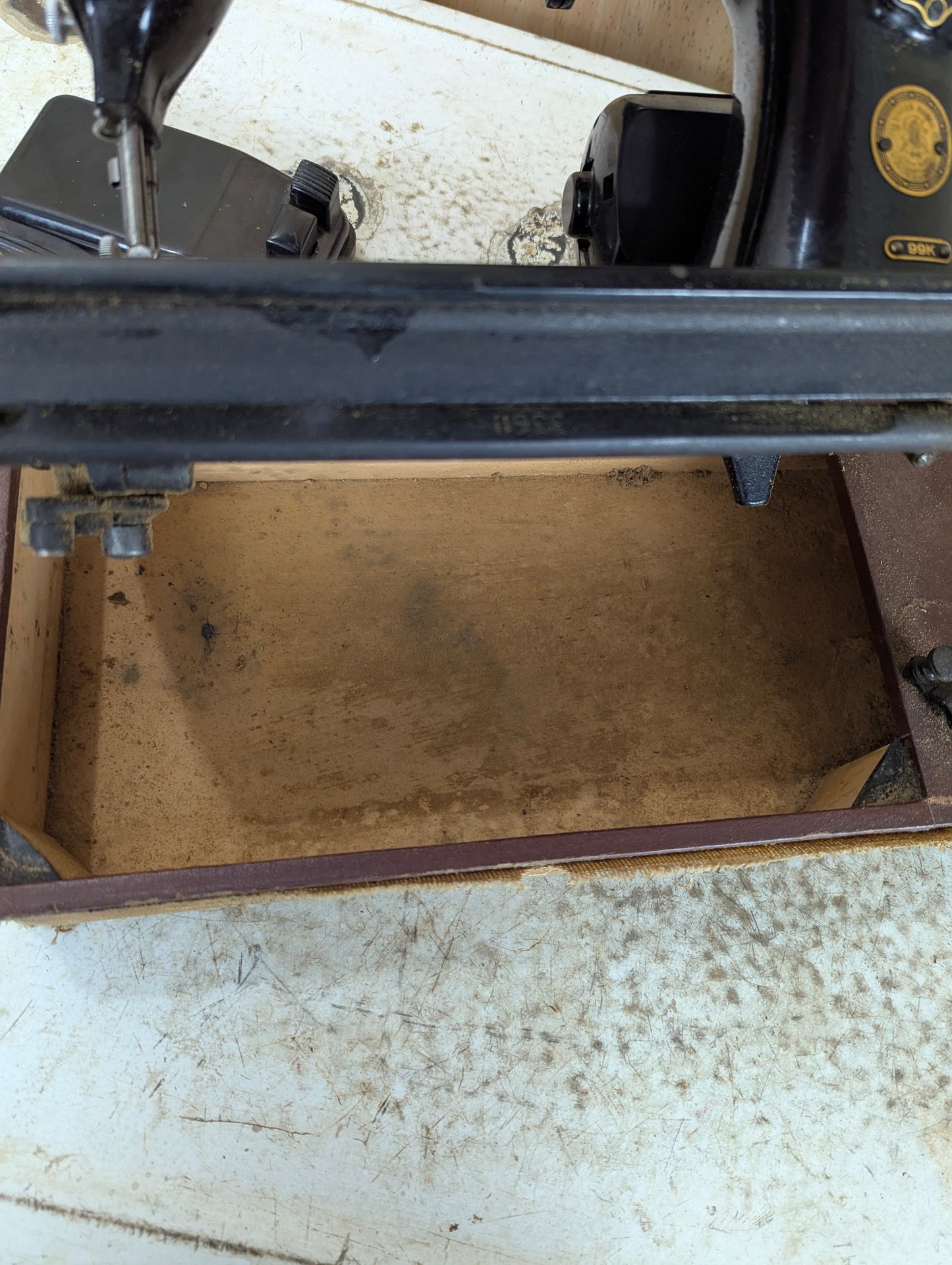 Vintage Singer Portable Sewing Machine in Carrying Case Model 99K