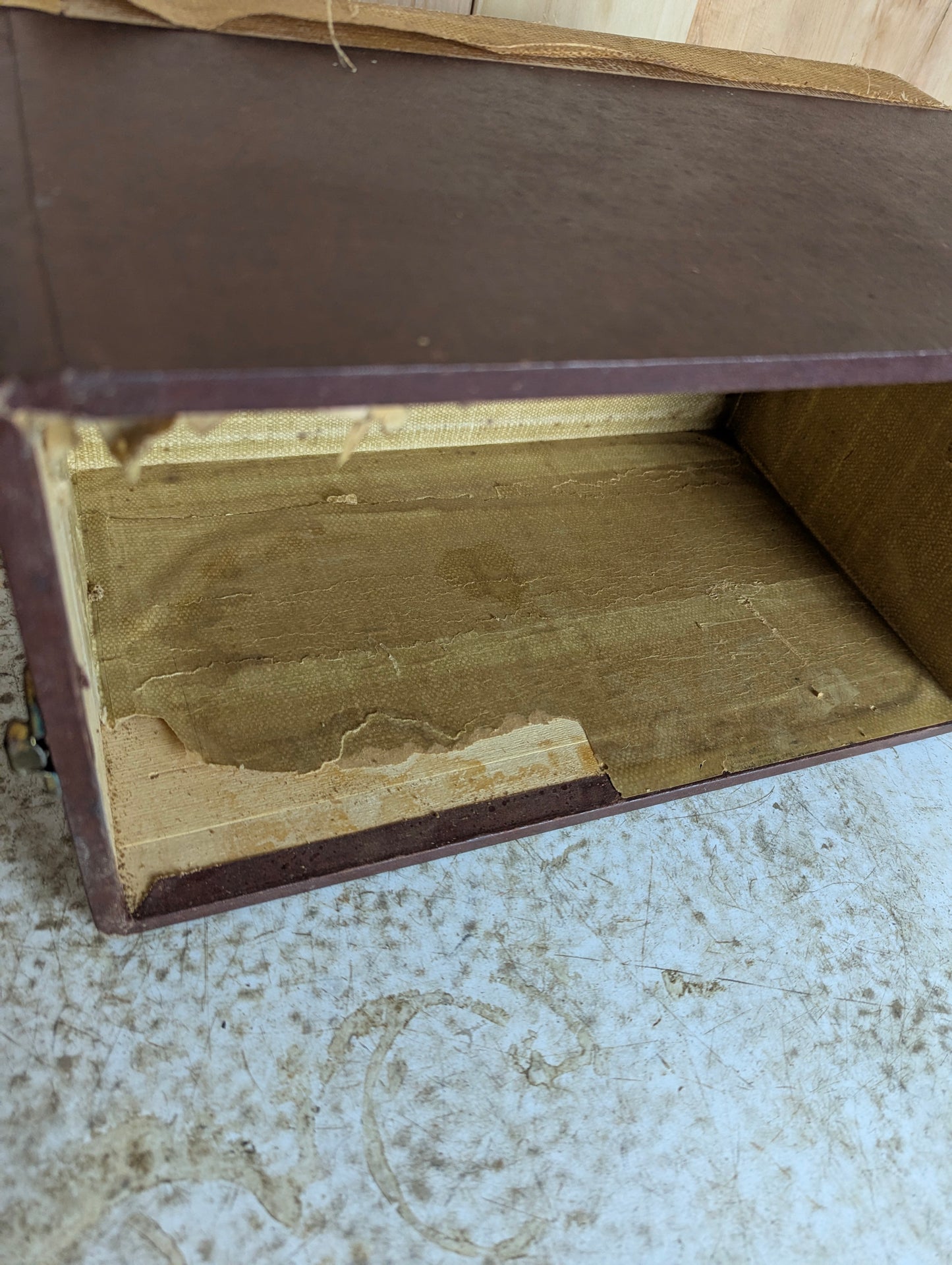 Vintage Singer Portable Sewing Machine in Carrying Case Model 99K