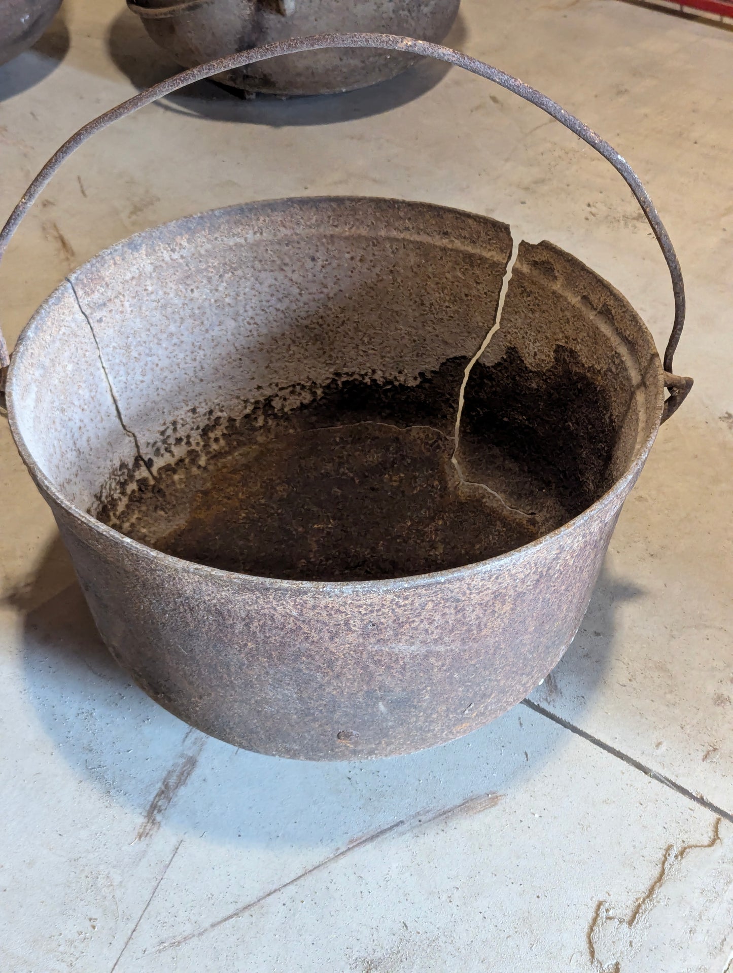 Antique Cracked 40 Gallon Cast Iron Syrup Pot Kettle