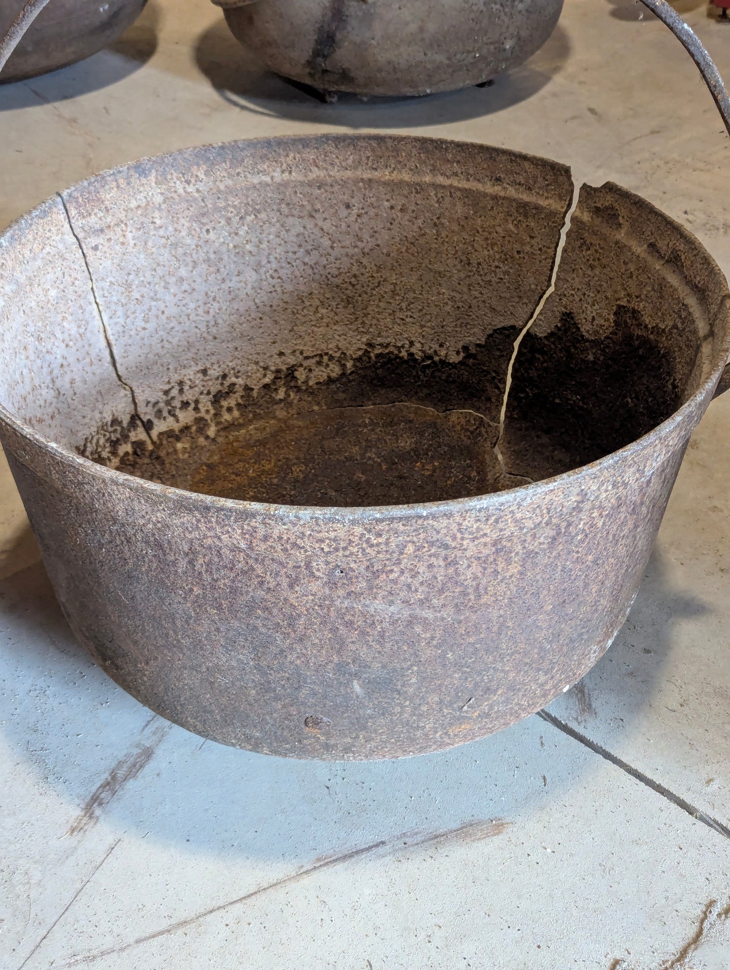Antique Cracked 40 Gallon Cast Iron Syrup Pot Kettle