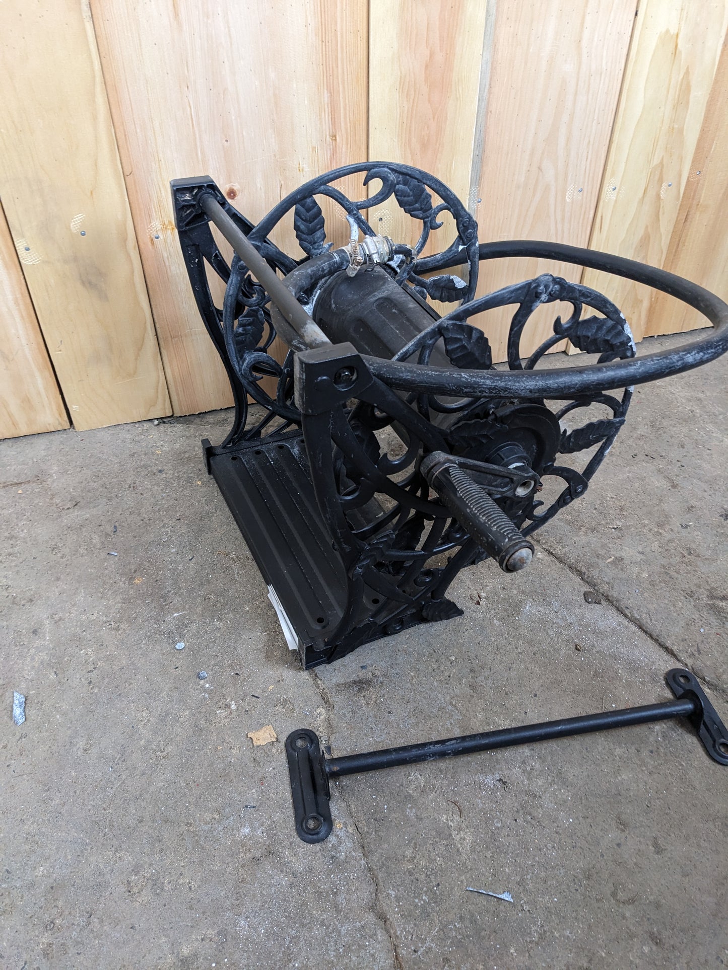 Metal Garden Hose Wheel with Bracket