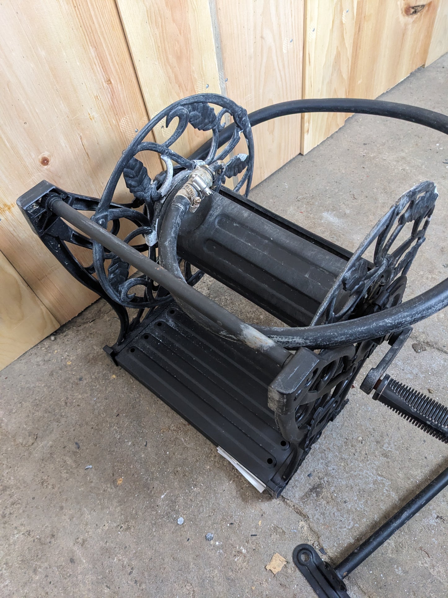 Metal Garden Hose Wheel with Bracket