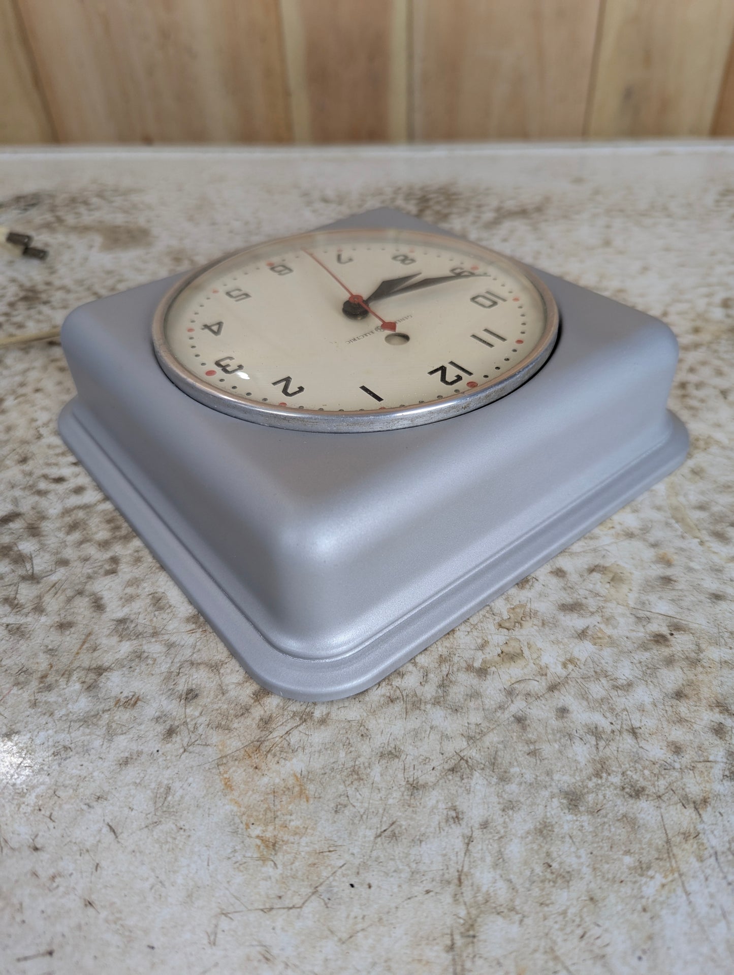 Vintage 1940’s General Electric Wall Clock Model 2H08