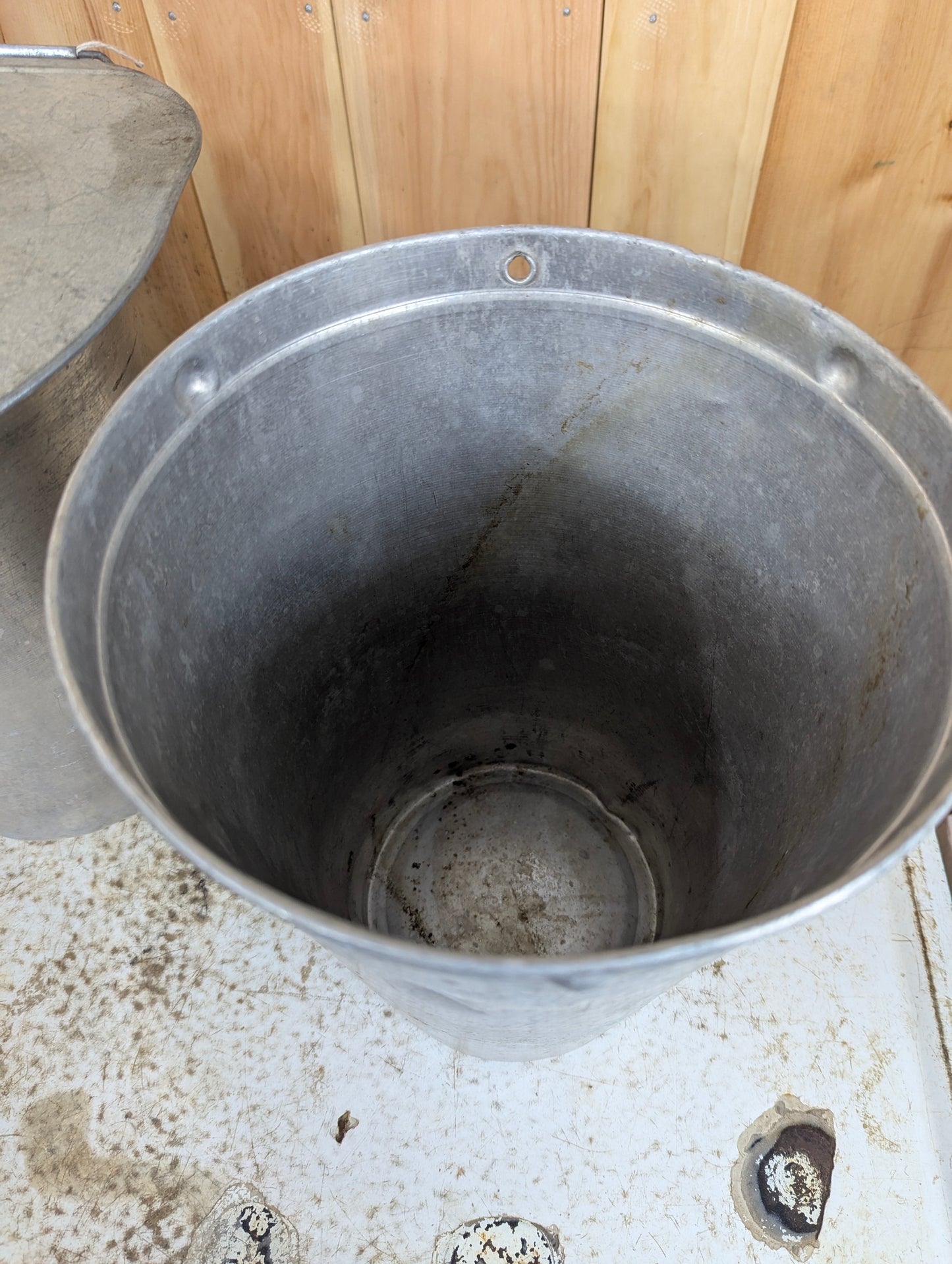 Dominion & Grimm Sap Buckets with Lids