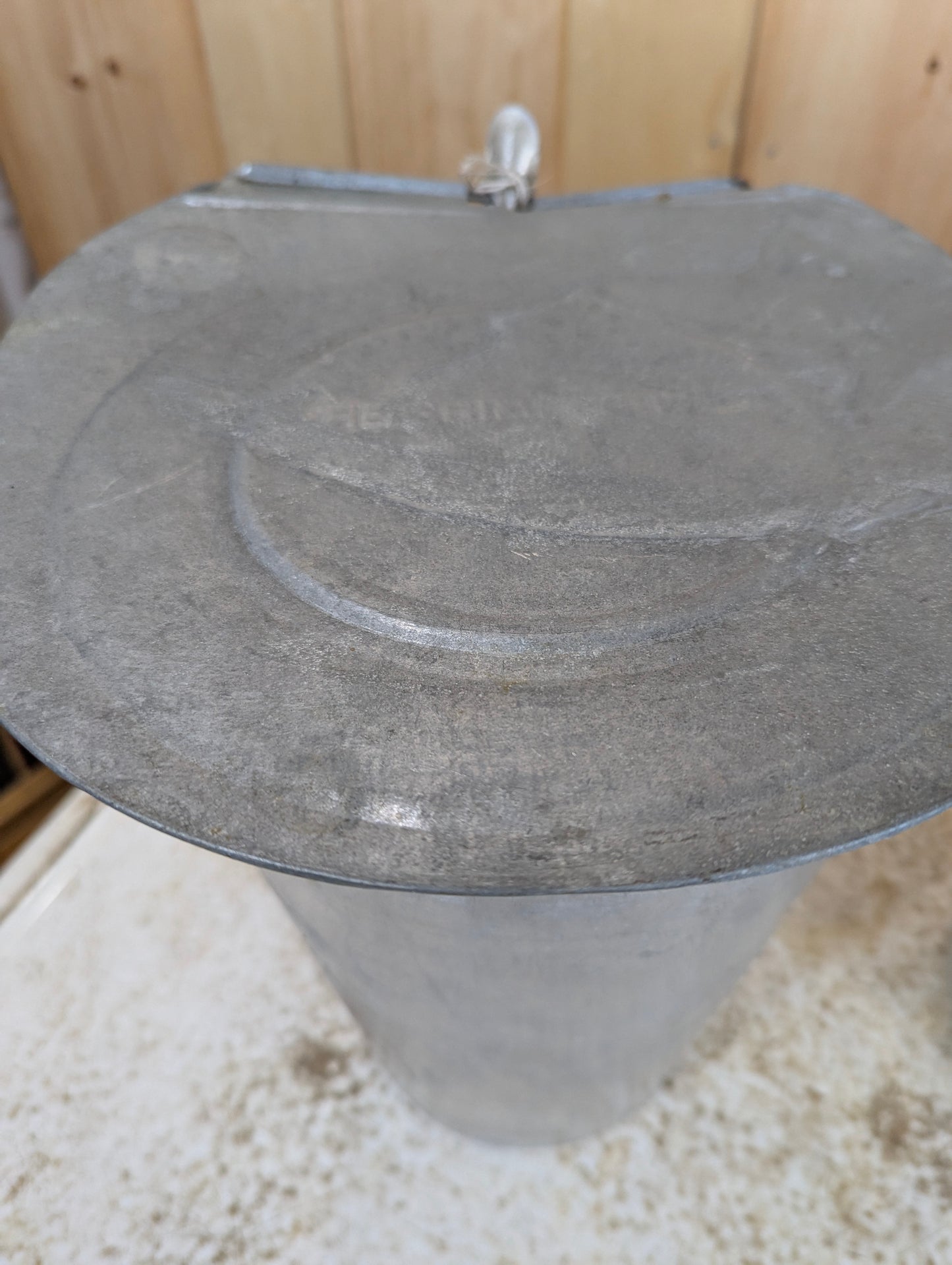 Dominion & Grimm Sap Buckets with Lids