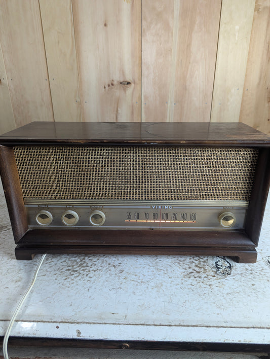 1954 Viking Tube AM Radio Model RM370