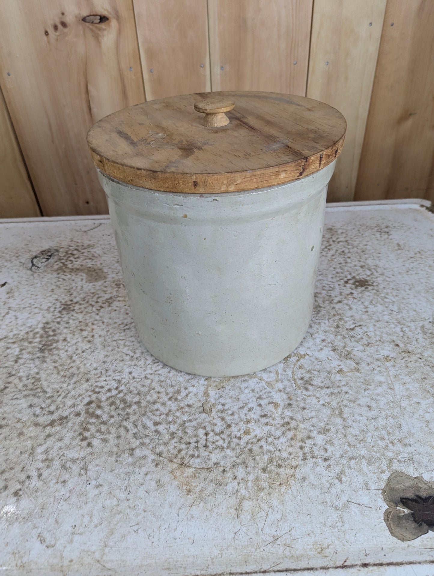 Medalta #2 Crock with Lid