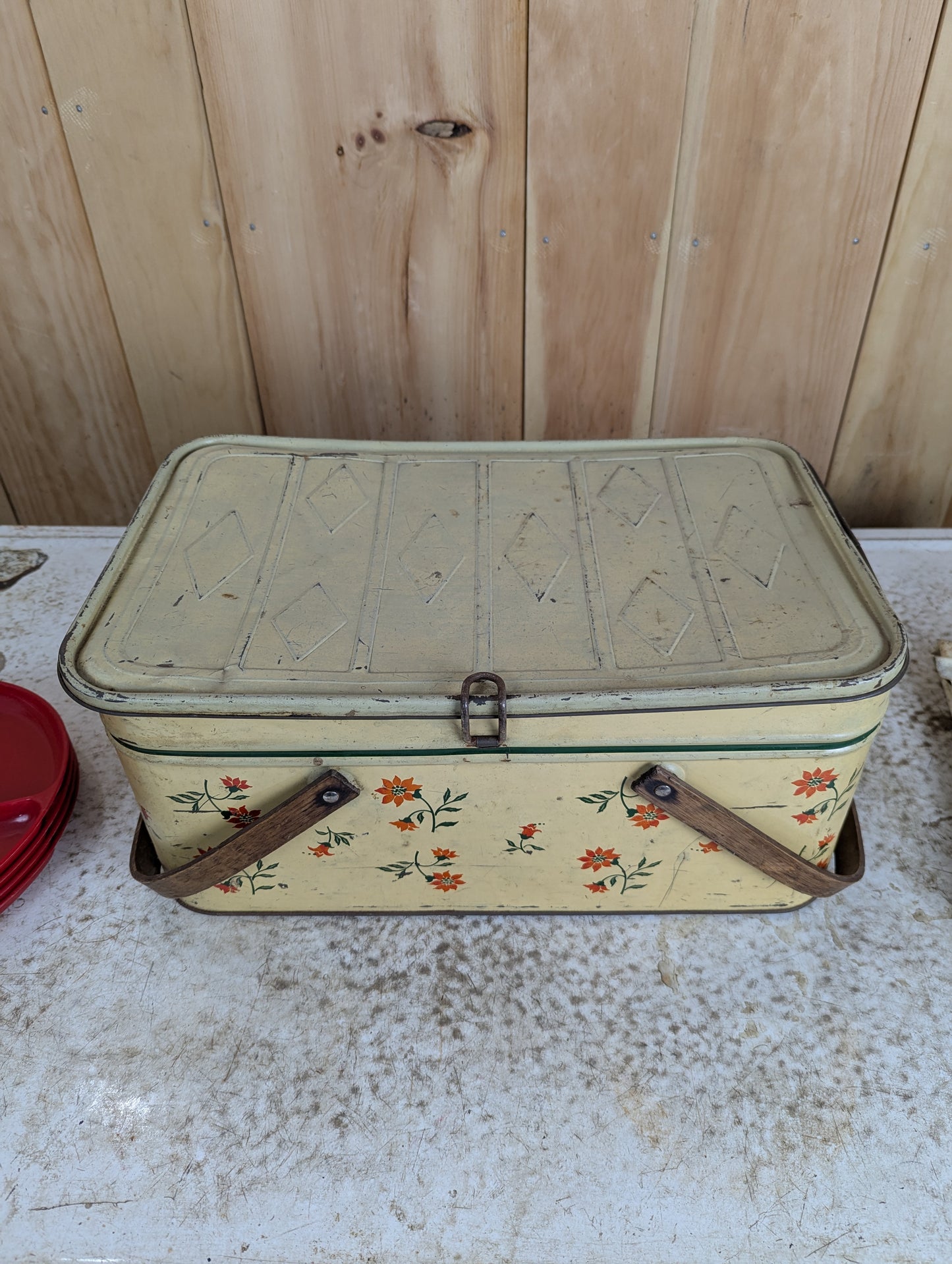 1950’s Tin Picnic Basket with Tablecloth & 4 Plastic Plates