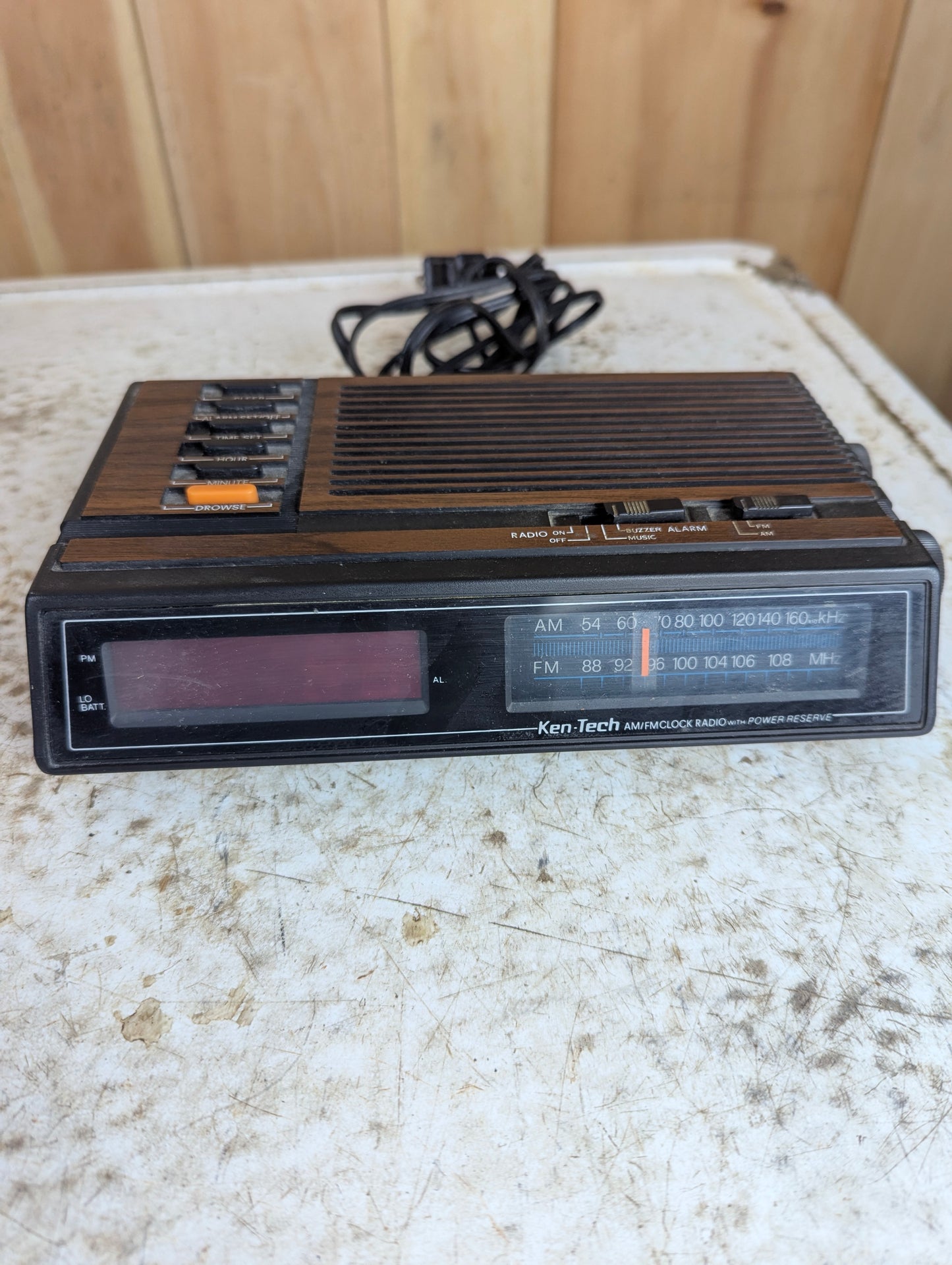 Ken-Tech AM FM Clock Radio Model R-1680