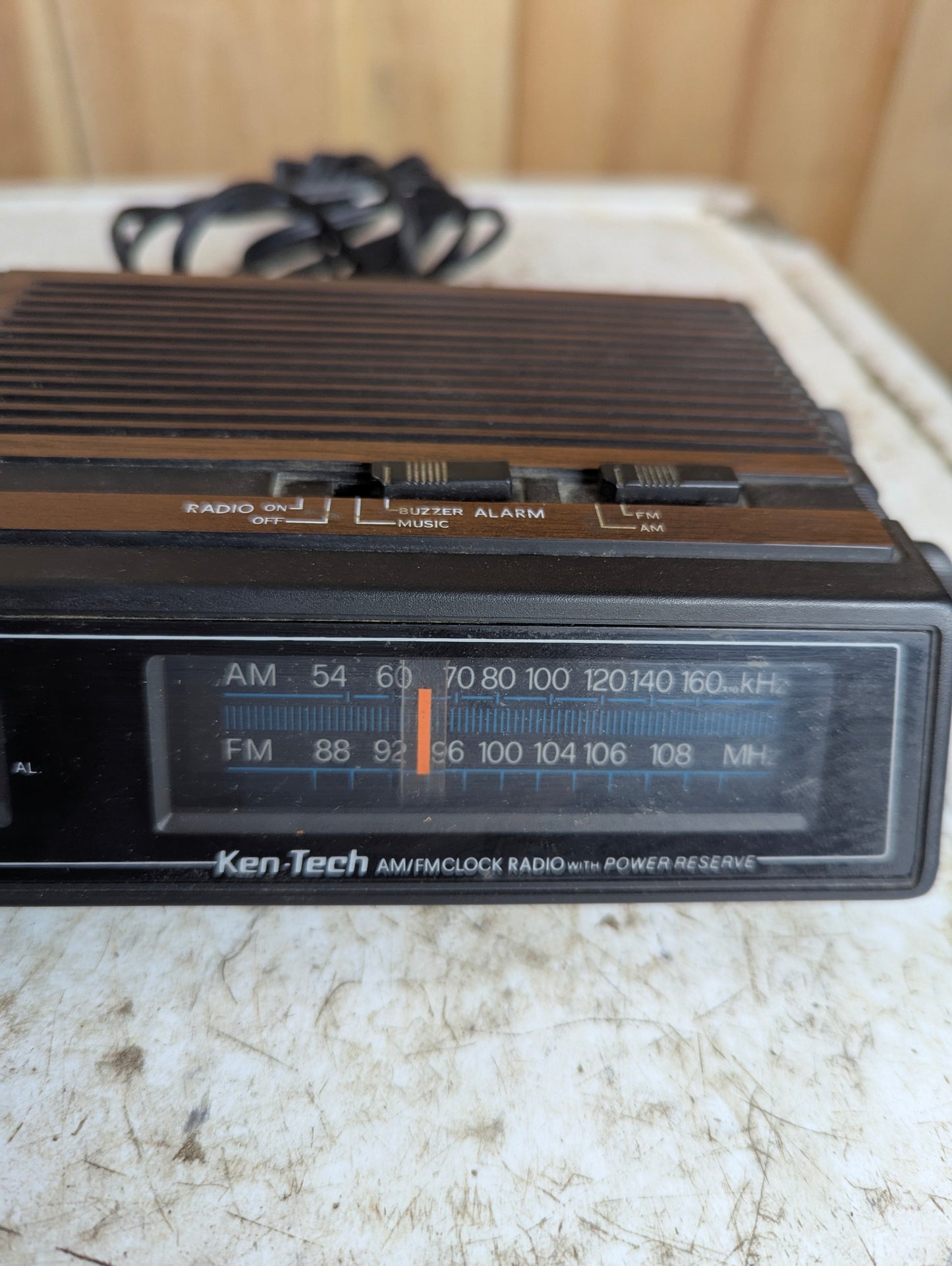 Ken-Tech AM FM Clock Radio Model R-1680