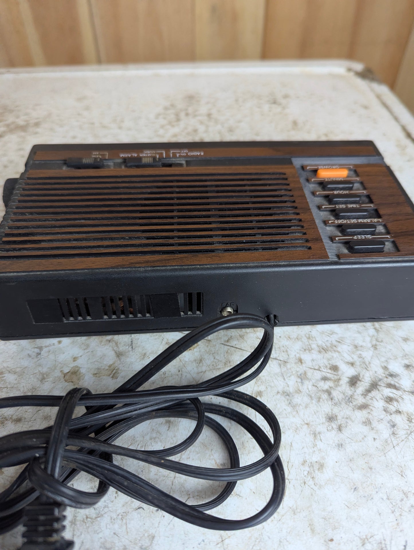 Ken-Tech AM FM Clock Radio Model R-1680