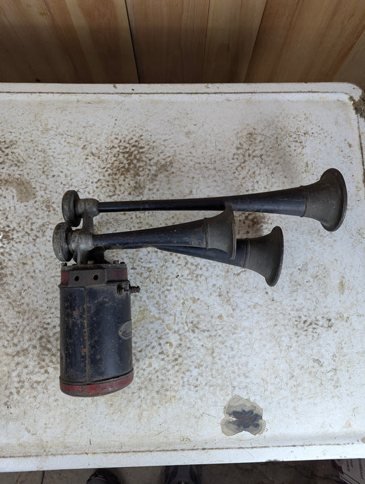 Vintage Sparton Chime-Bugle Triple Horn