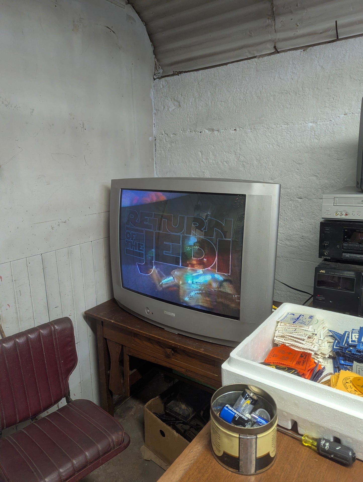 Phillips Model 32PS55-S321 CRT 32” TV with Remote