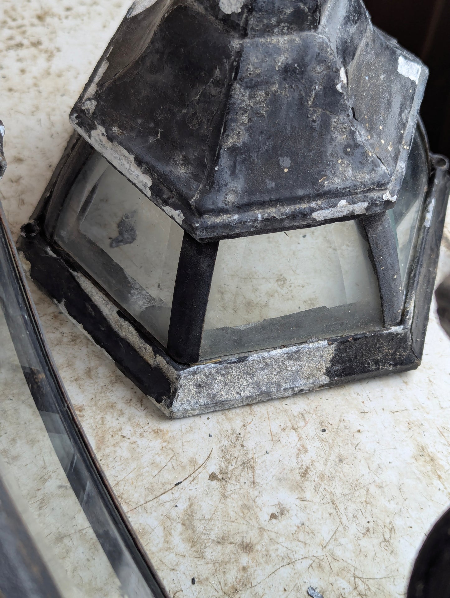 Aluminum Outdoor Coach Lamp Style Wall Sconce Light - Missing 1 finnial