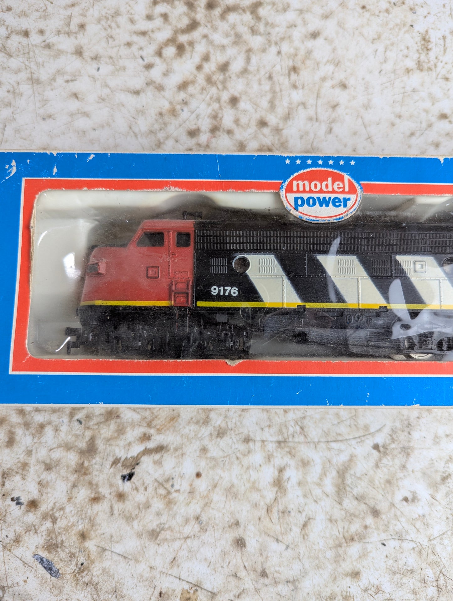 Mehano HO Scale Canadian National F9 #9176 Locomotive