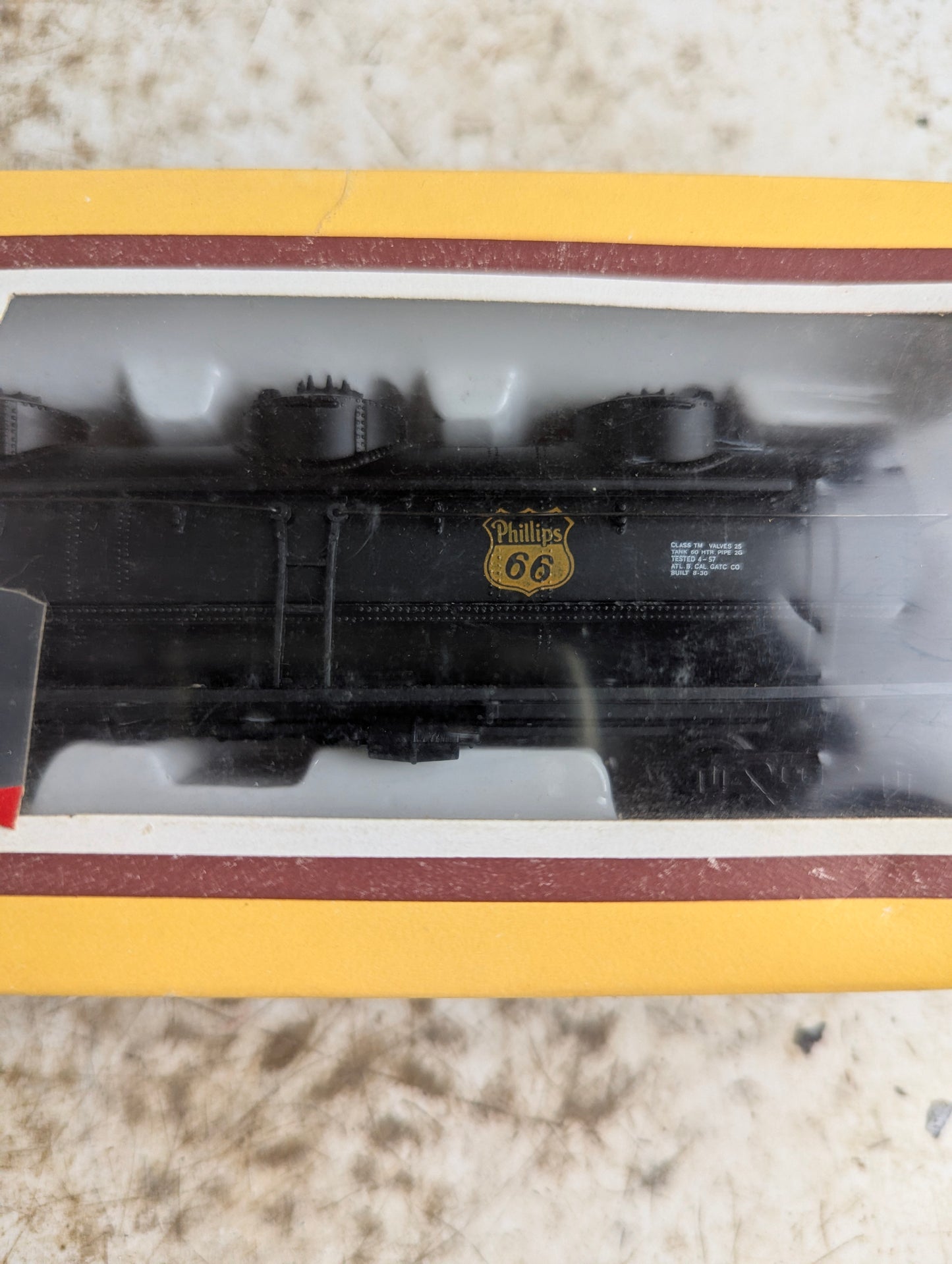 Bachmann HO Scale Philips 66 Triple Dome Tank Car
