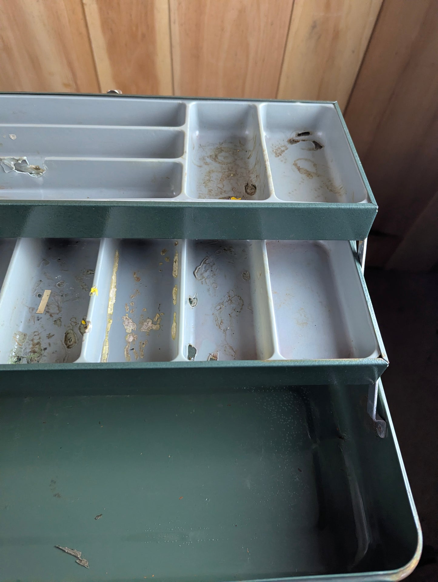 Vintage 15" x 6" x 7" Green Metal Tackle Box - view 5