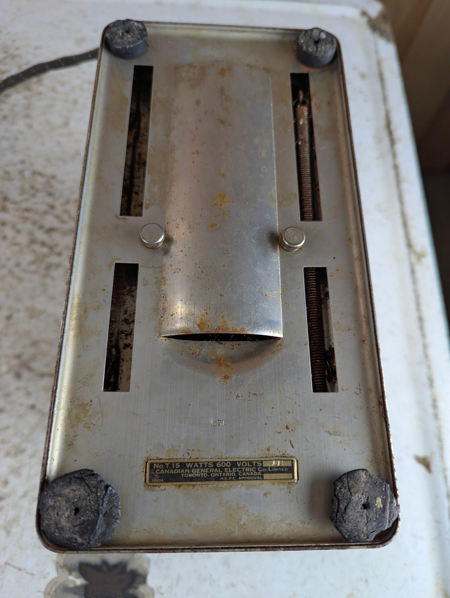 Vintage 1930s Toastmaster T-15 Canadian General Electric Single Slice Toaster - view 6