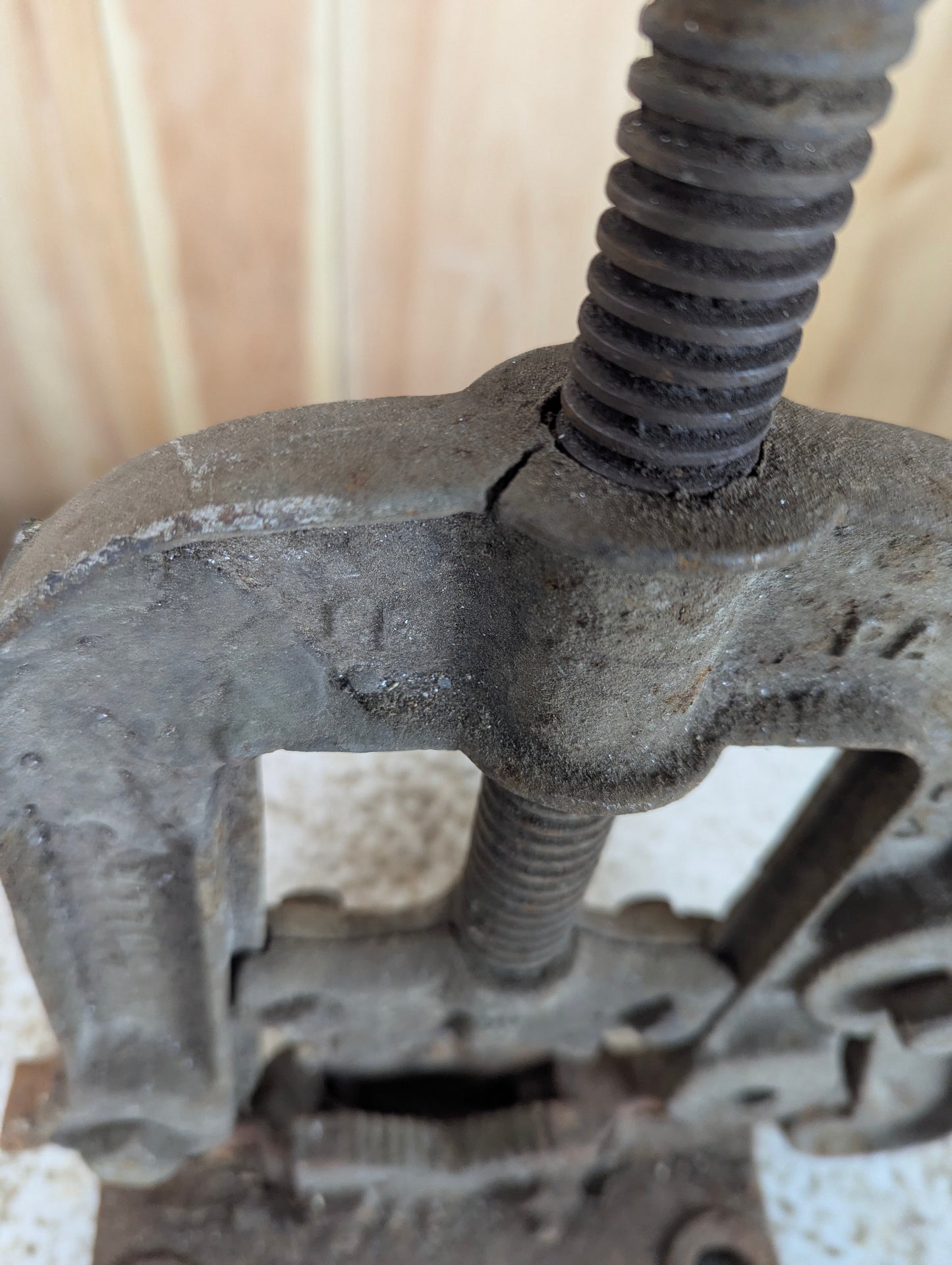 Vintage Hollands Pipe Vise - view 6