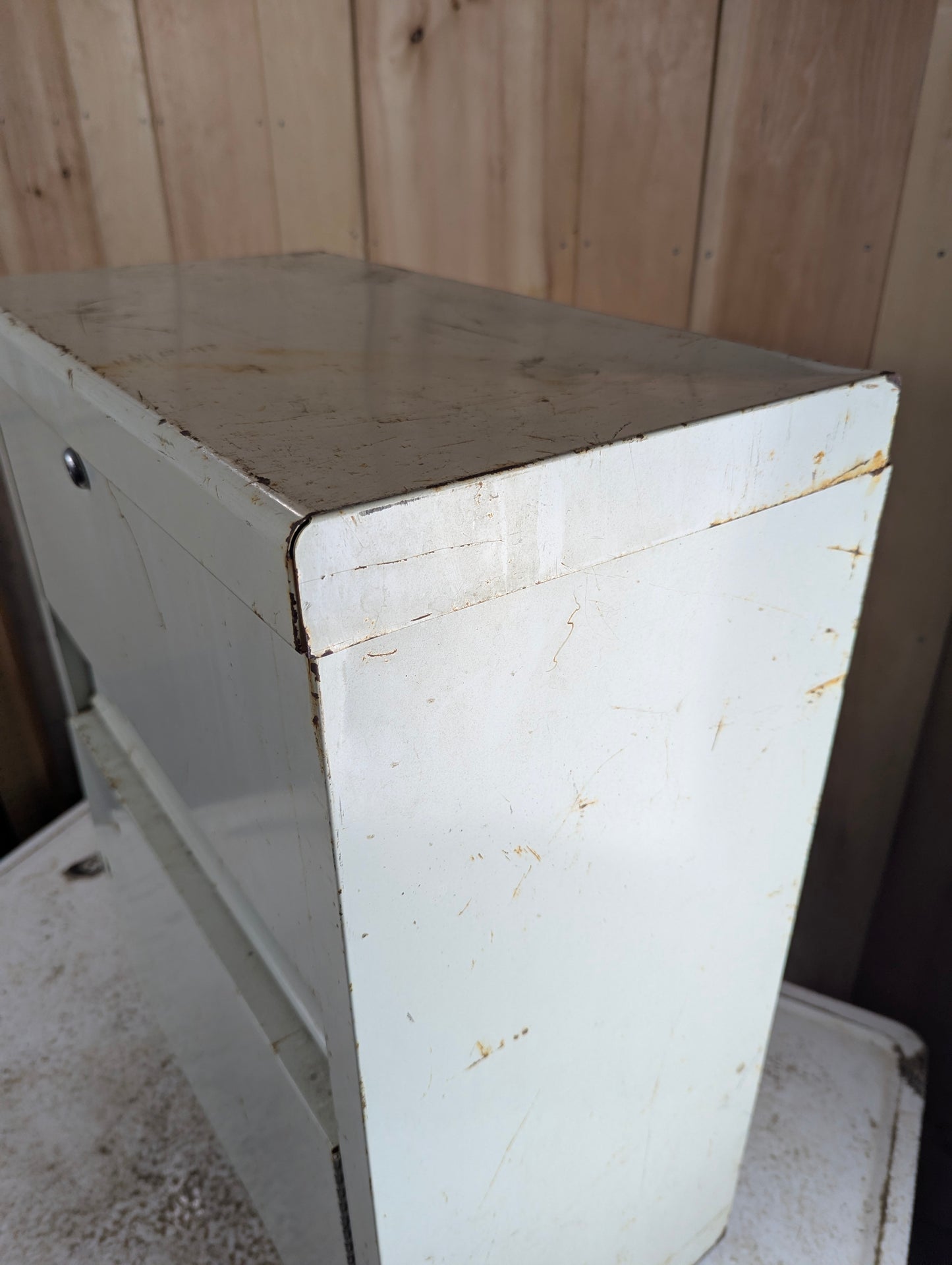 White Metal Cabinet - view 6