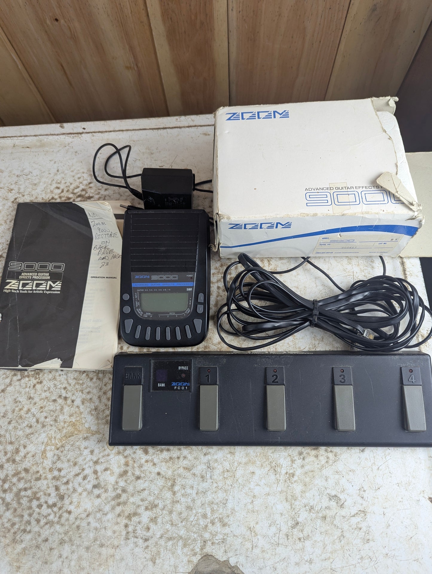 Zoom 9000 Advanced Guitar Effects Processor Complete Set with Pedal, Manual and Box