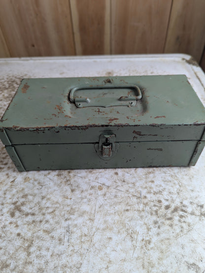 Vintage Parplus Metal 9.5" x 4.5" x 3.5" Storage Box