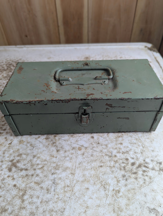 Vintage Parplus Metal 9.5" x 4.5" x 3.5" Storage Box