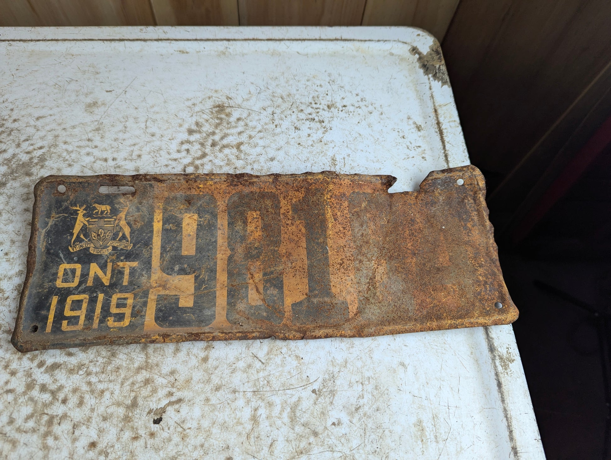 Antique 1919 Ontario Passenger License Plate