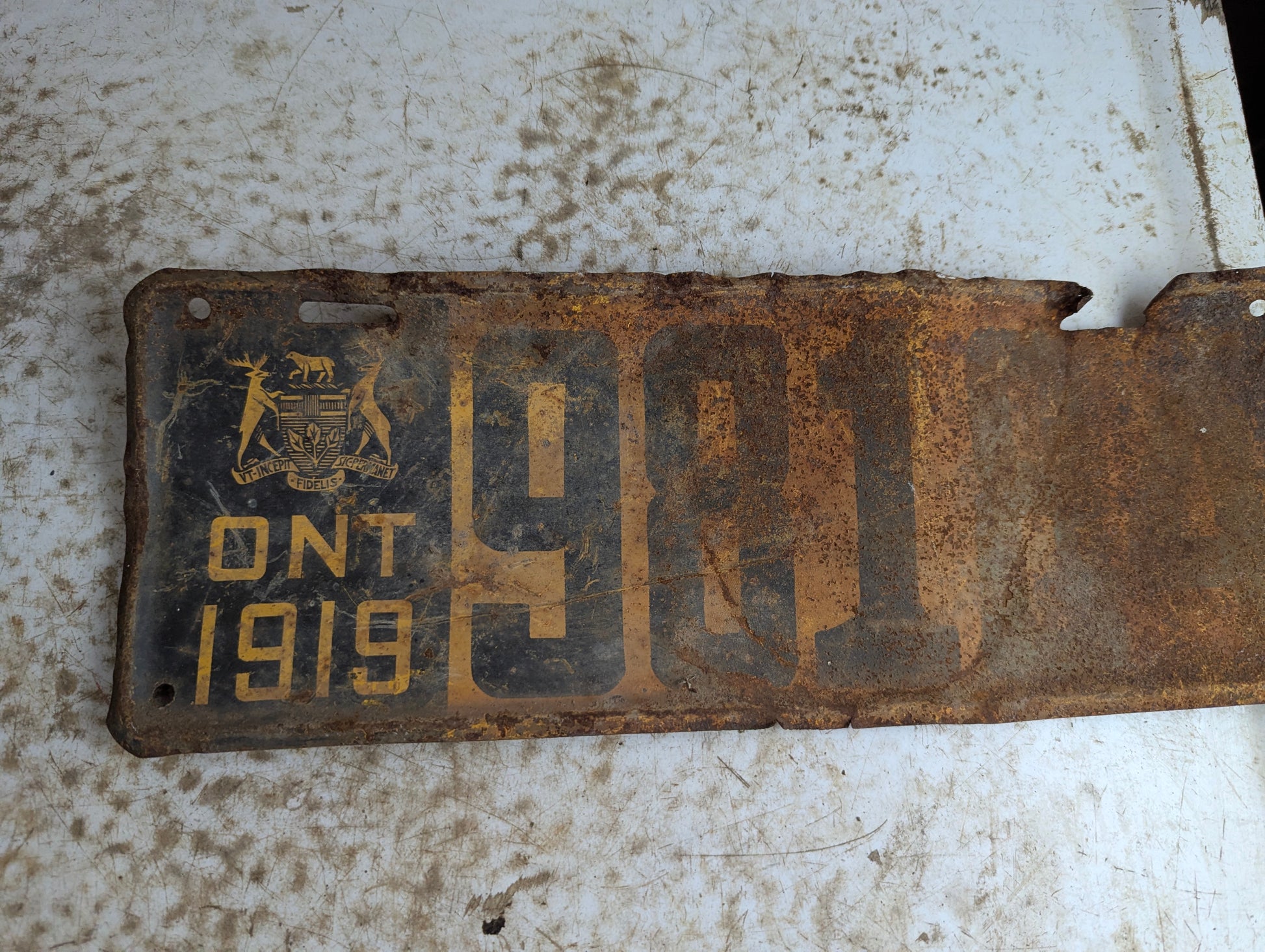Antique 1919 Ontario Passenger License Plate