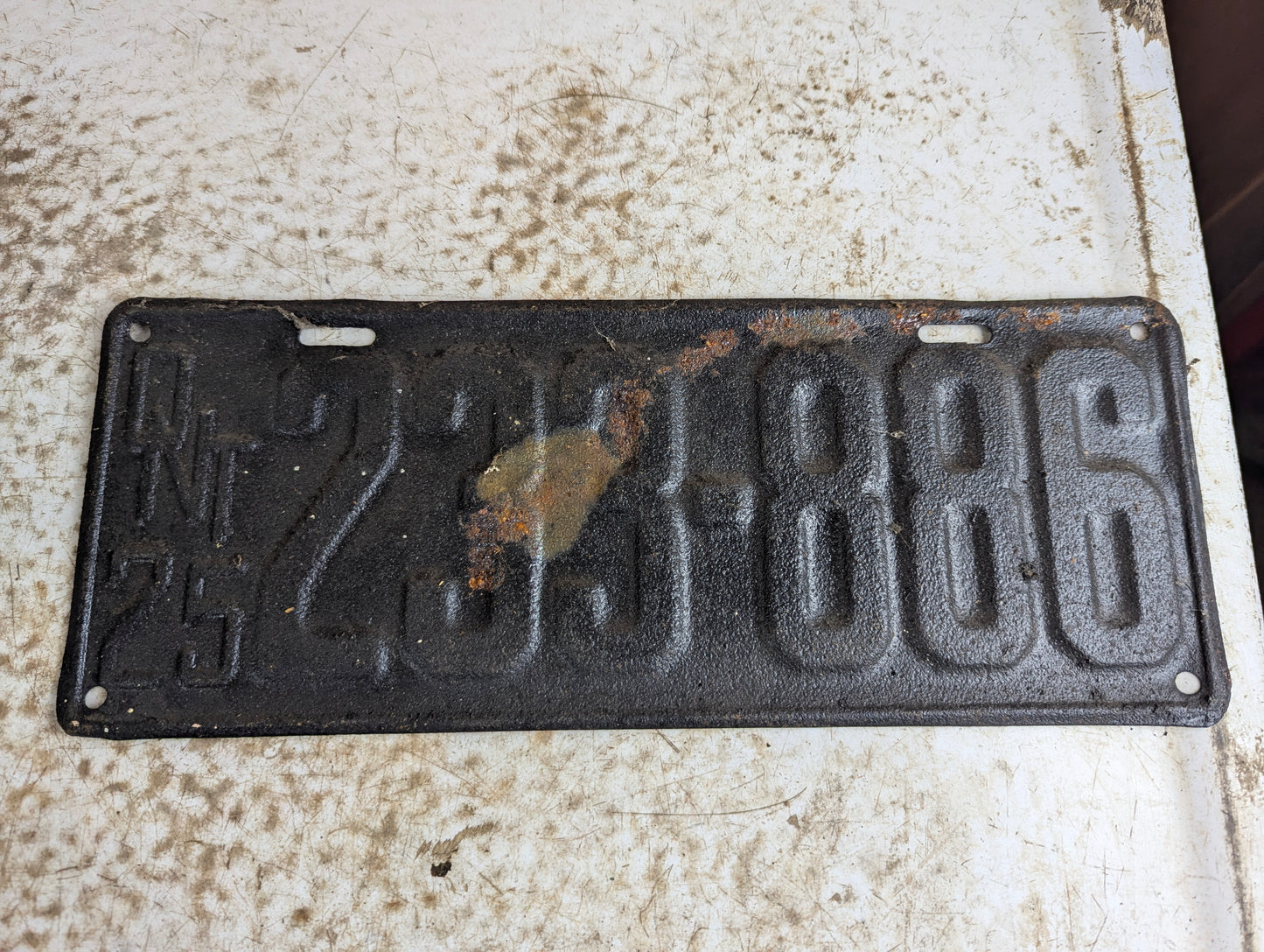 Antique 1925 Ontario Passenger License Plate