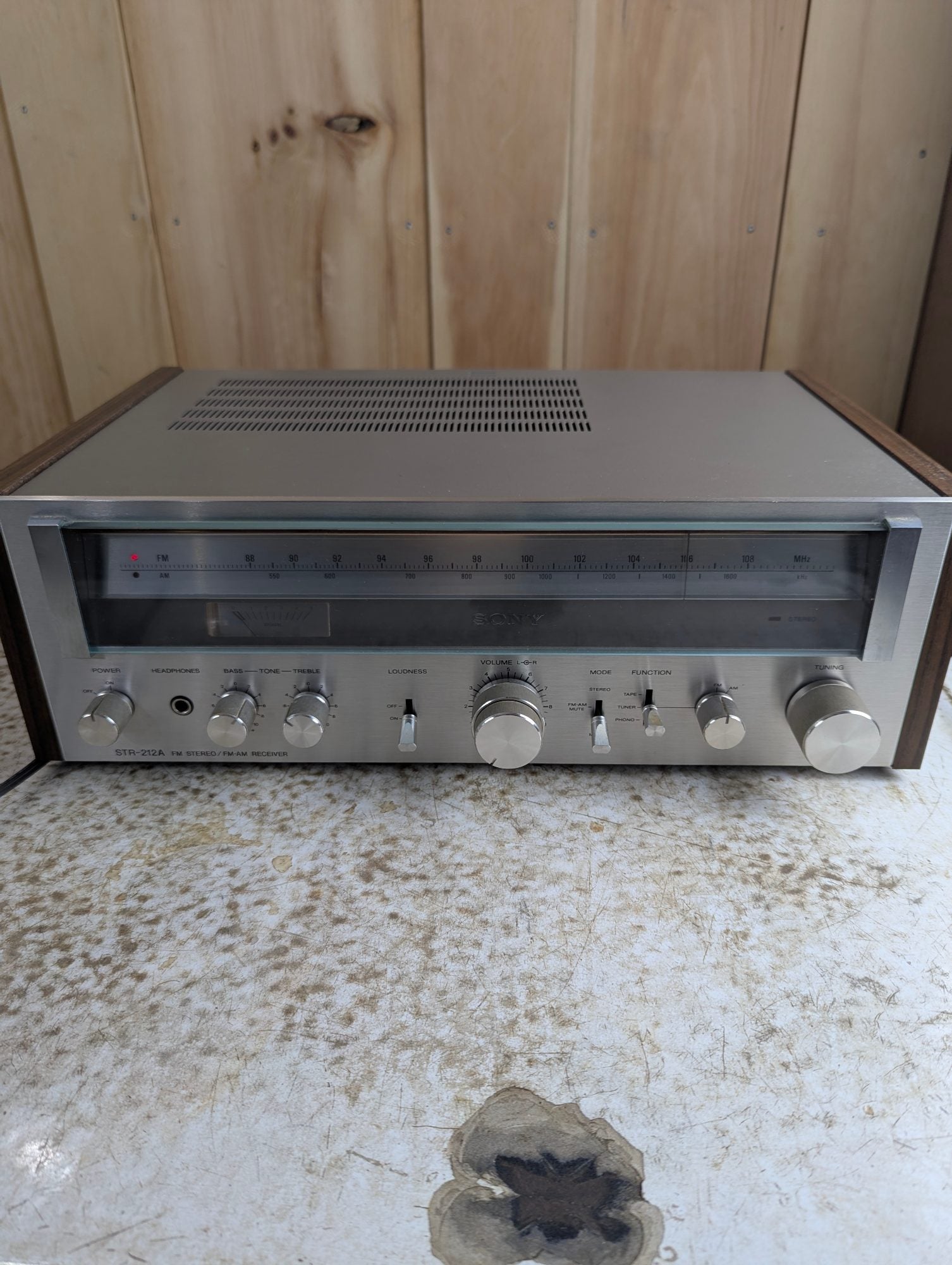Sony STR-212A AM/FM Stereo Receiver - Working