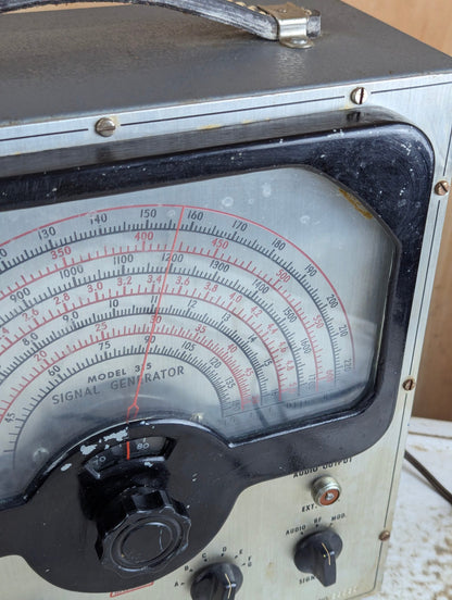 Vintage Eico Model 315 RF Signal Generator - Powers on, but untested.