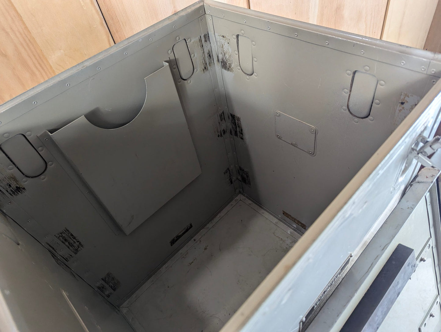 Vintage Metal Navy Military Transit Case 18.5" x 16.5" x 24" AN/USM-44A Signal Generator Case