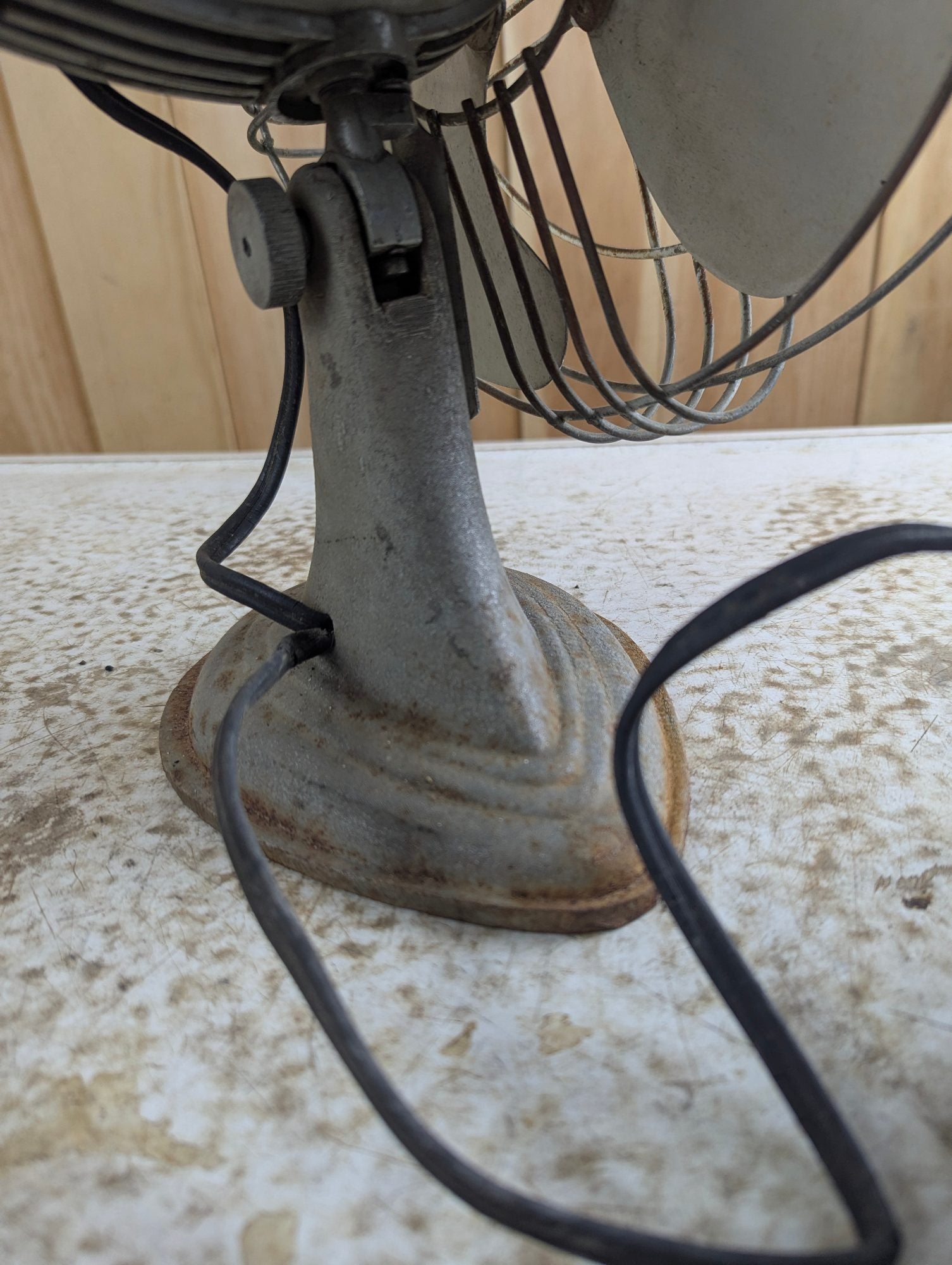1950s Art Deco Style Sea Breeze Electric Desk Fan