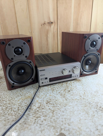 Onkyo R-805X Stereo System with Receiver and Bookshelf Speakers - tested working
